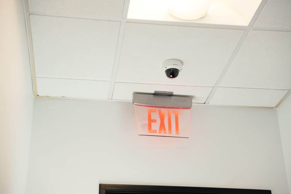 Mantenga su edificio seguro con un sistema de videovigilancia