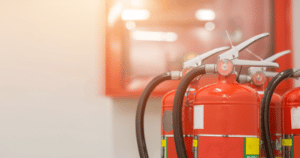 ¿Con qué frecuencia se debe realizar el mantenimiento de un extintor de incendios?