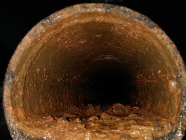 Una tubería principal de rociadores contra incendios de tubería seca corroída puede provocar Funcionamiento defectuoso